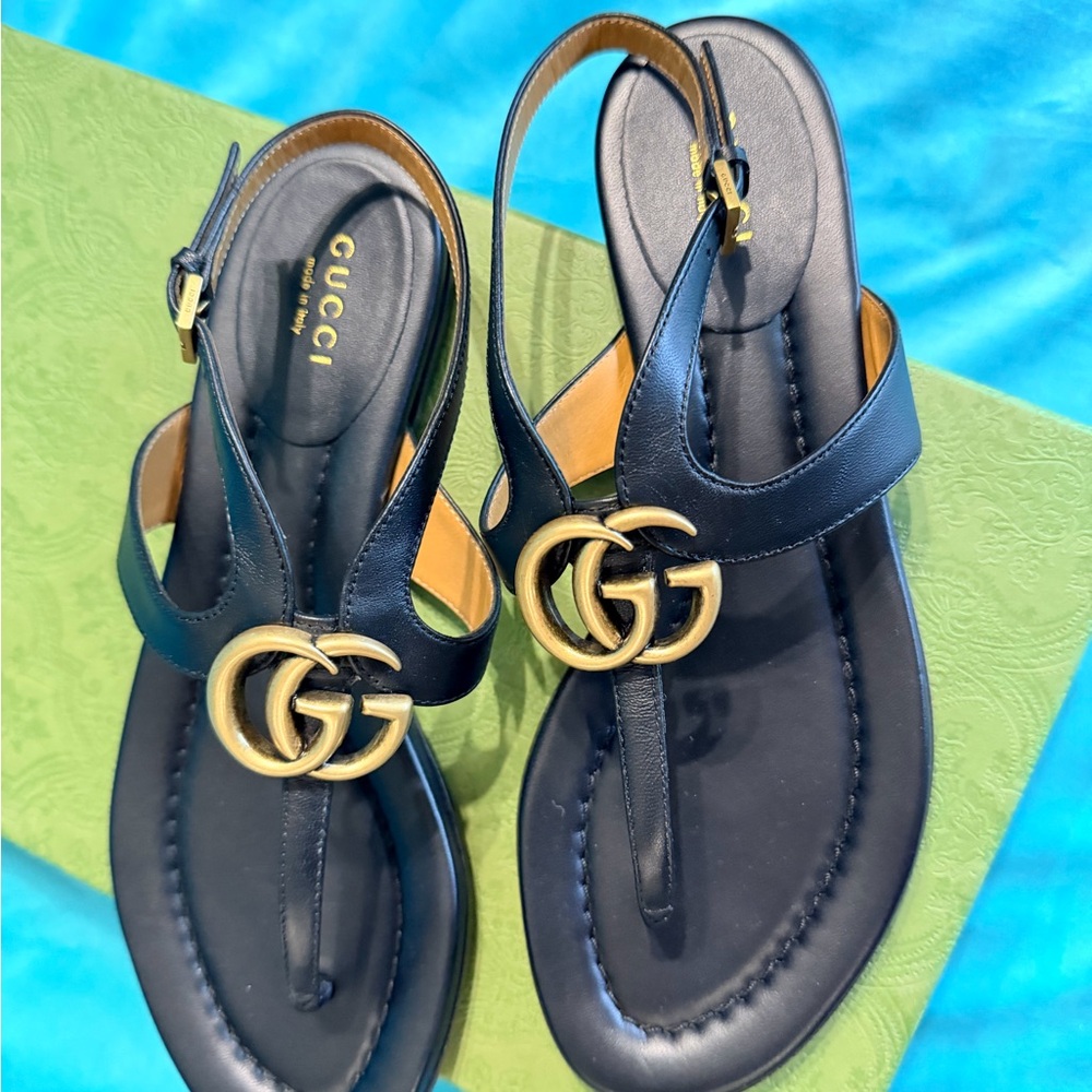 Gucci Black Leather Sandals with Gold GG Logo - Picture 3 of 6